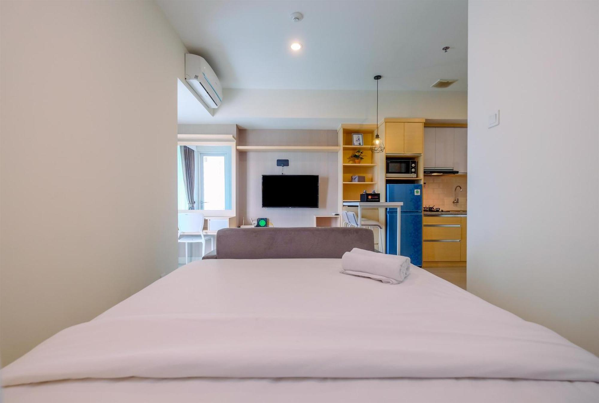 Cozy And Great Choice At Grand Kamala Lagoon By Travelio Apartemen Bekasi